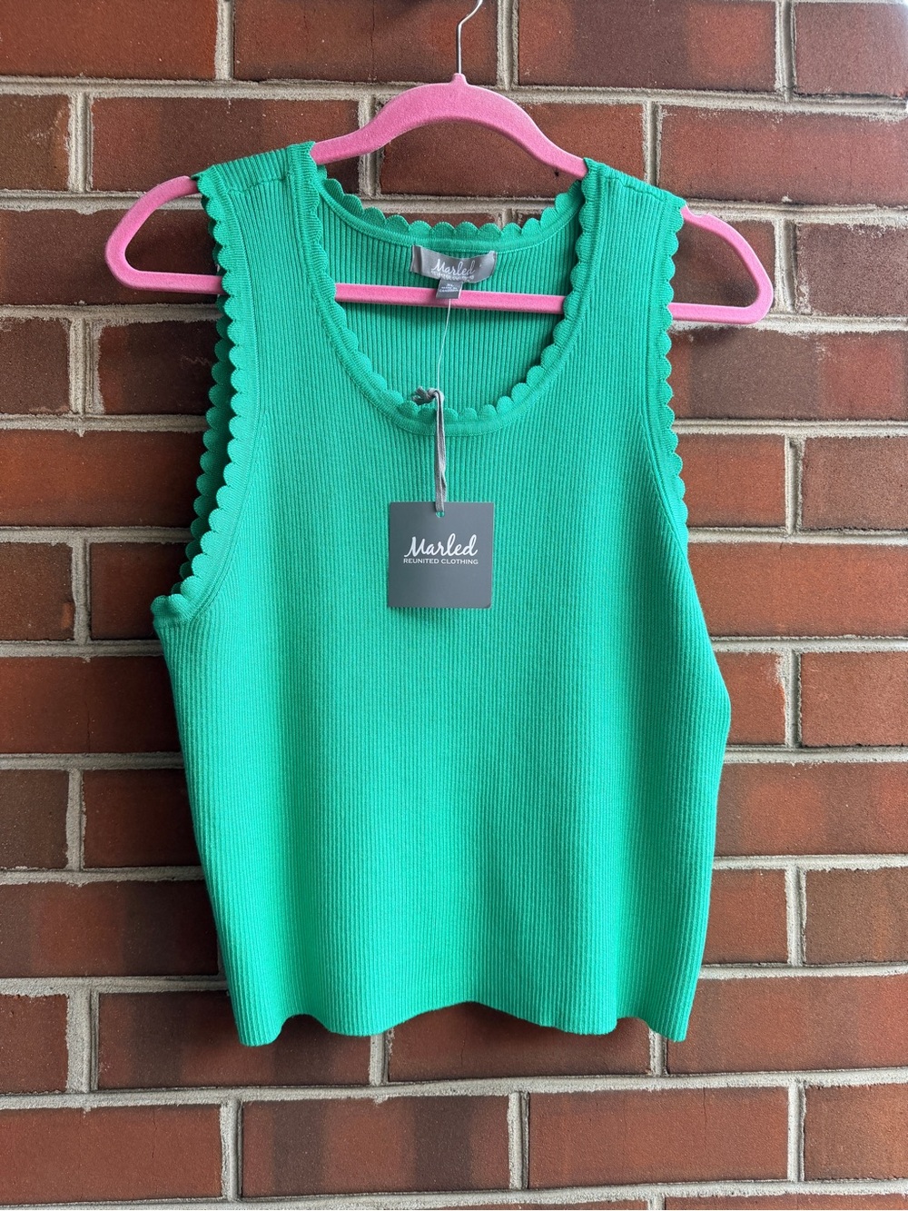 Marled Bright Green Scalloped Ribbed Tank Top. NWT